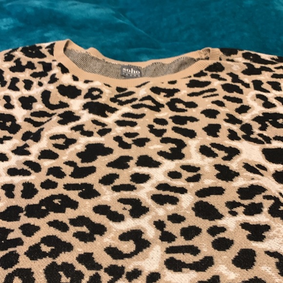 Animal print sweater. - Picture 6 of 7